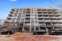 Building Photo - 1000 N Kingsbury St