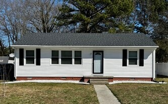 Building Photo - 215 Deal Dr