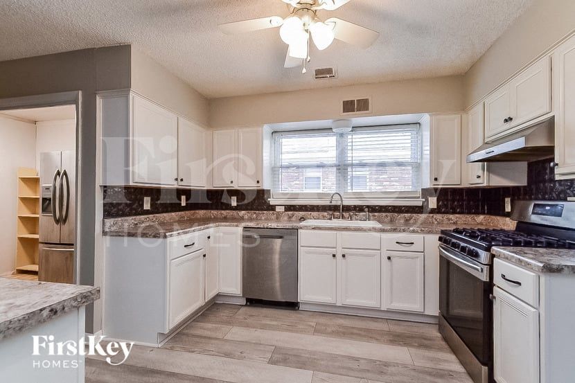 Building Photo - 1465 Wheaton St