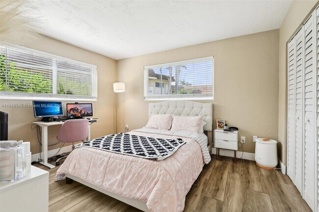 Building Photo - 14500 SW 88th Ave