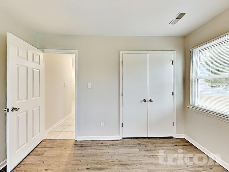 Building Photo - 7300 Yorkville Ct