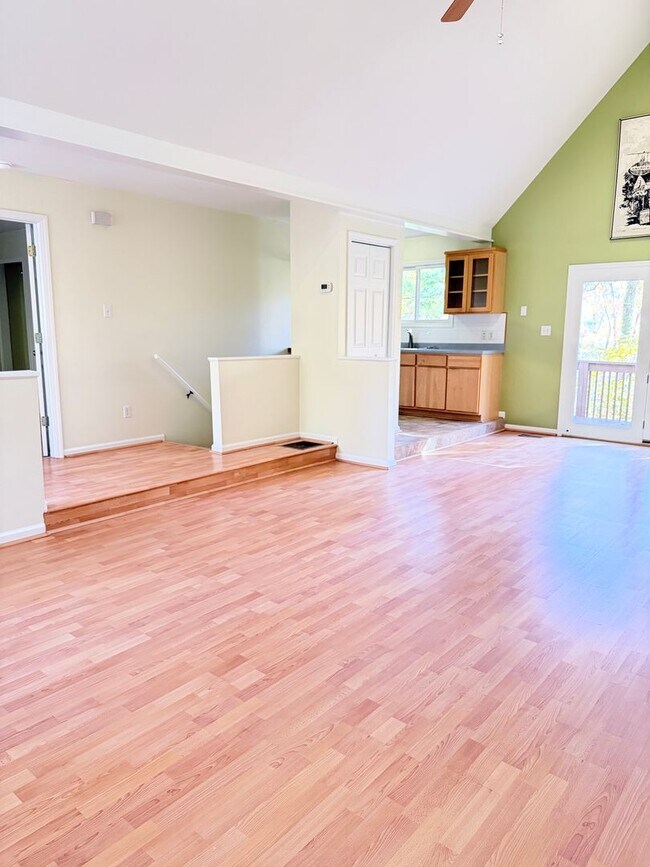 Building Photo - North Asheville, Private home with wooded lot, Asheville City Schools