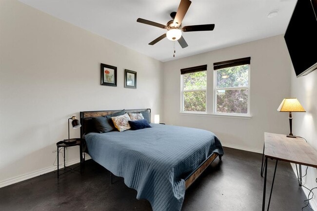 Building Photo - 1089 Hidden Hills Dr