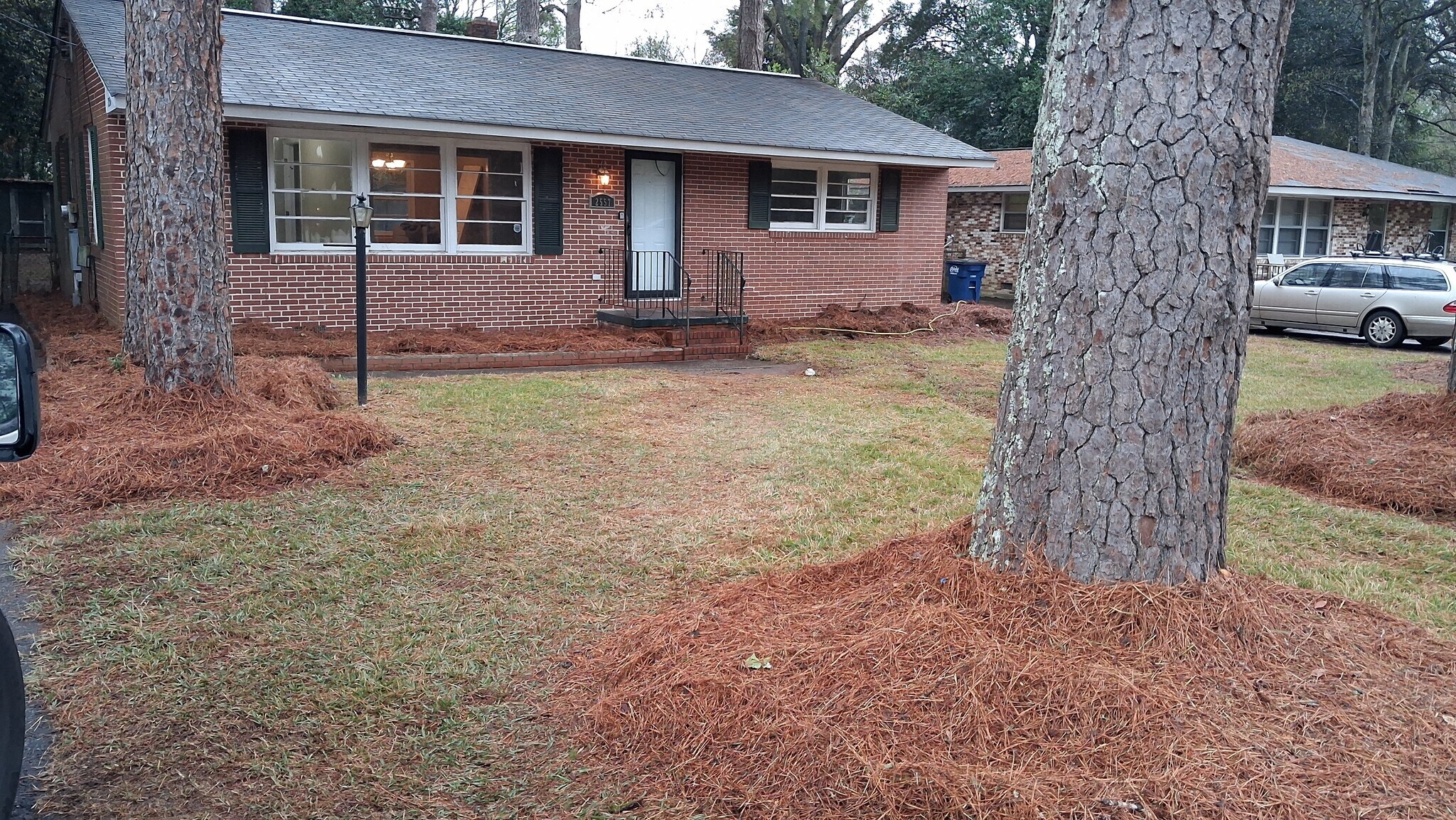 Building Photo - 2557 Delano Dr