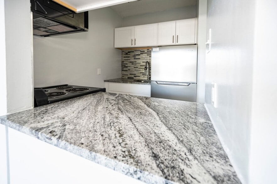 Building Photo - Creswood Apartments- Come home to Convenience!