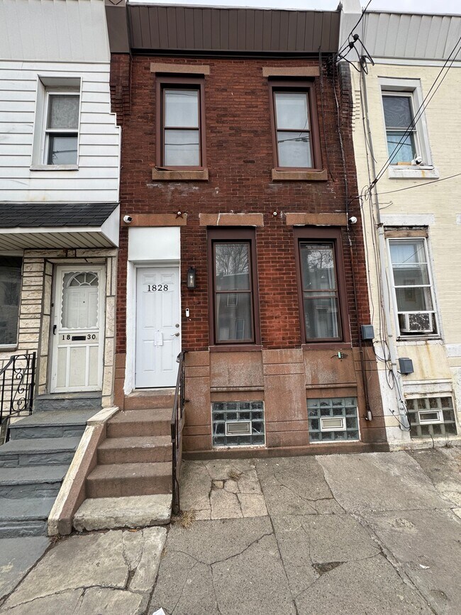 Building Photo - 1828 E Orleans St