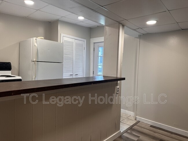 Building Photo - 388 Broaddus Ave