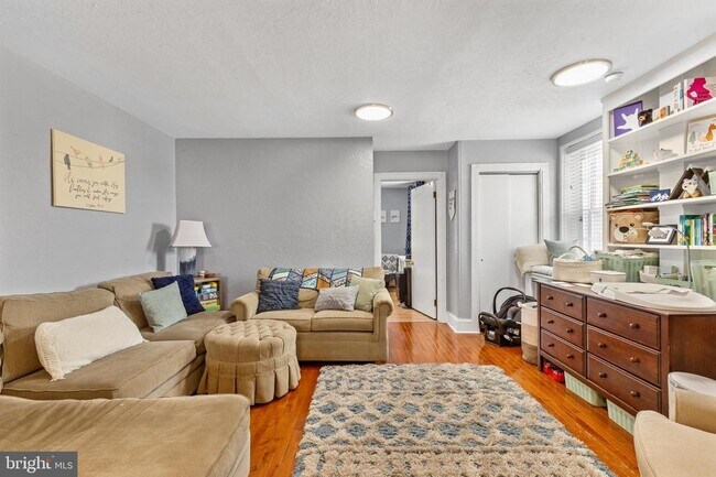 Building Photo - 158 Montgomery Ave