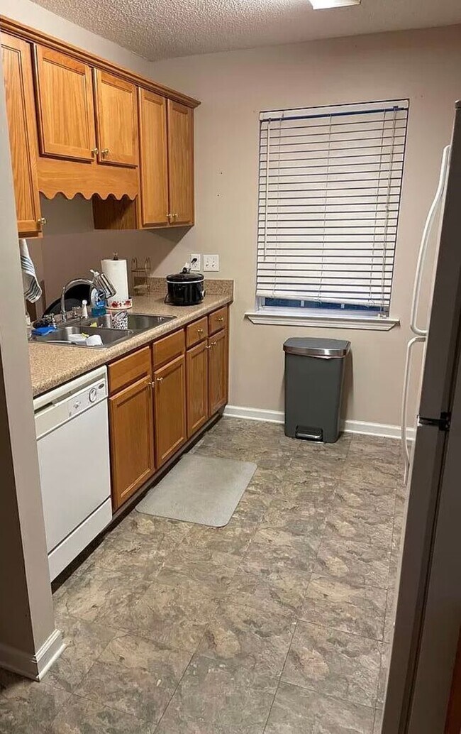 Building Photo - Trojan Commons Condo