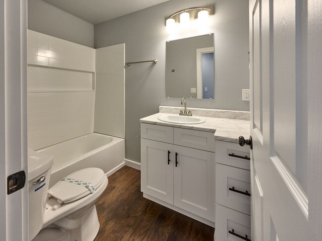 Building Photo - 11th - VPM415E-5