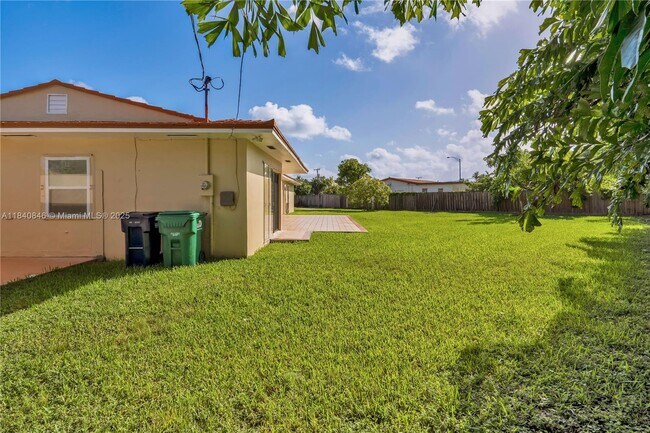 Building Photo - 8825-8885 SW 85th Ave