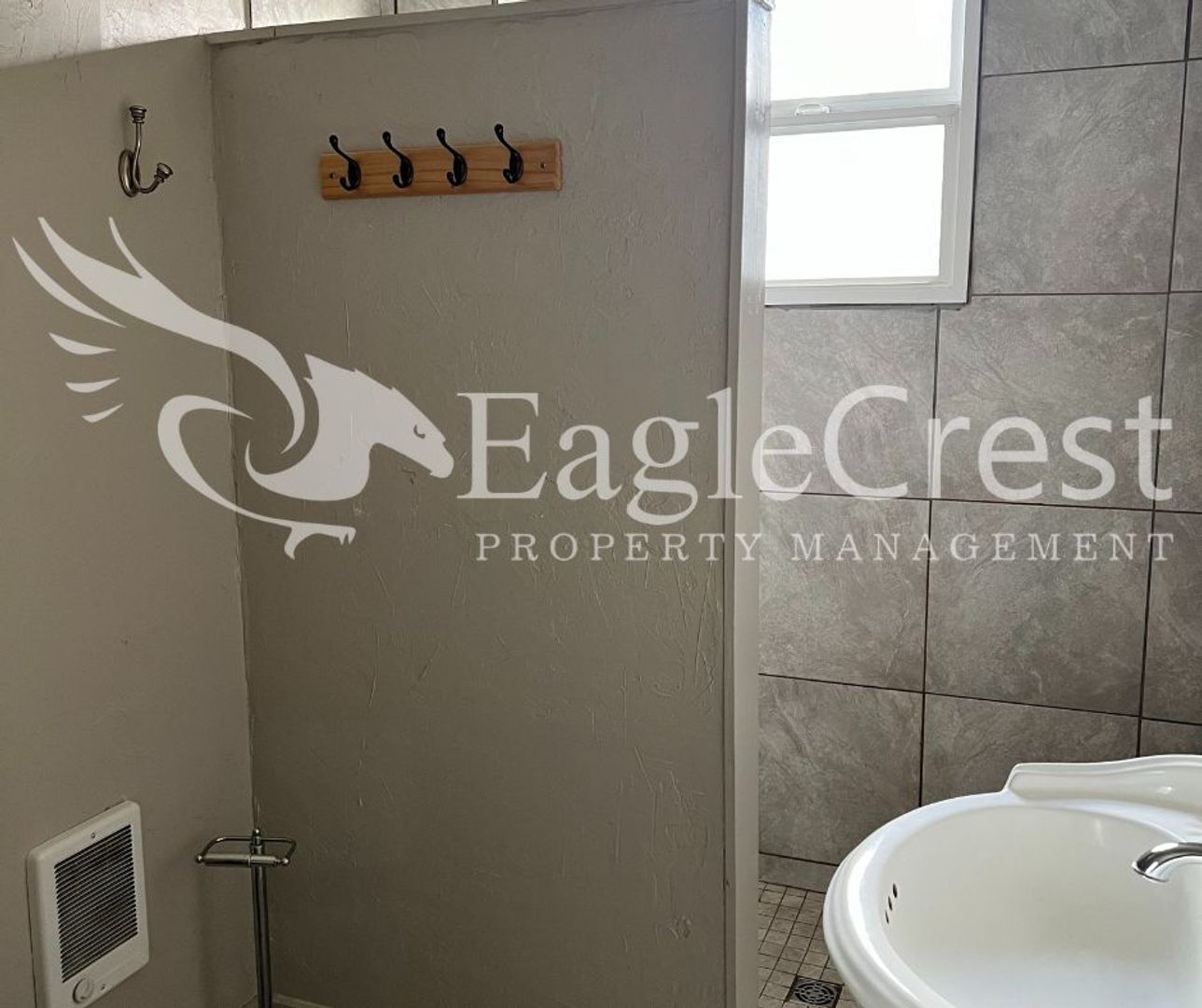 Building Photo - Charming 3BR Home with Spacious Yard & Bonus Living Space