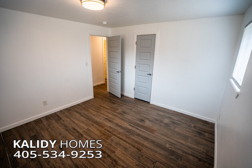 Building Photo - 1233 SW 65th St