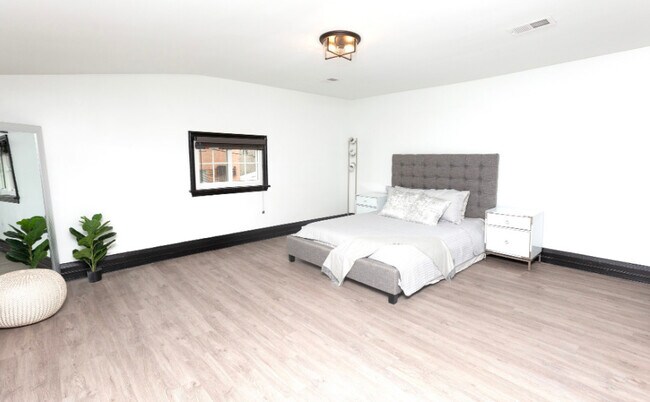 Building Photo - The Lyn AHR LLC
