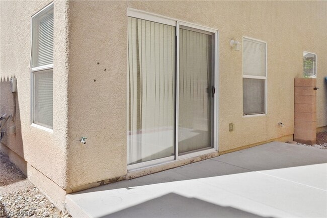 Building Photo - 520 Taunton St