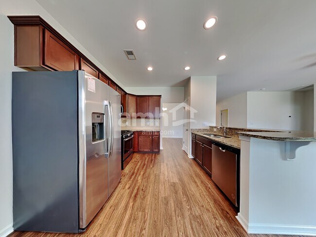 Building Photo - 9684 Spencer Woods Rd