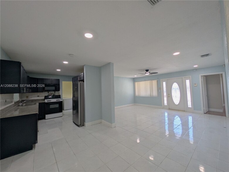Building Photo - 2912 Sunshine Blvd