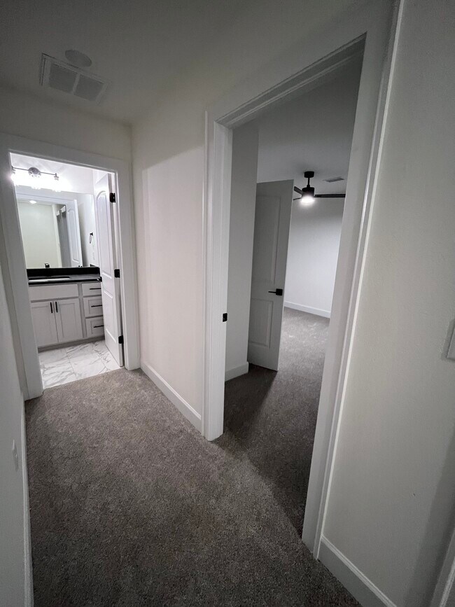 Building Photo - 3201 SW Lovely Ln