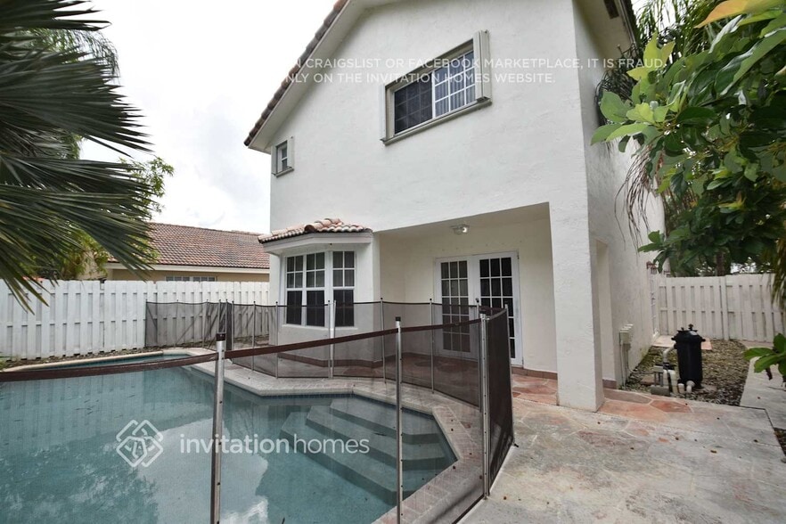Building Photo - 621 SW 176th Ave