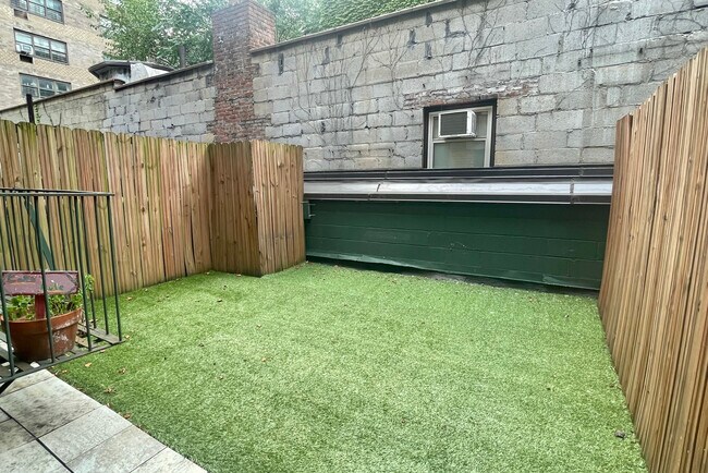 Building Photo - 1319 1st Ave.