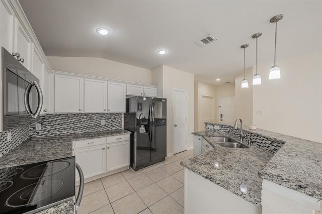 Building Photo - 8932 Sunny Hollow Dr