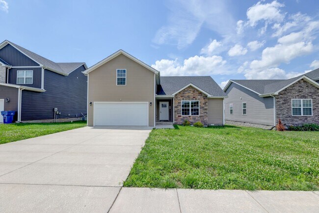 Building Photo - Sharp 3 bed 2 bath with Bonus room and nice fenced yard.