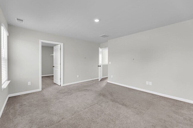 Building Photo - 550 Wayton Cir