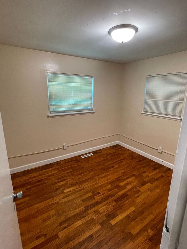 Building Photo - 2223 Humphrey St