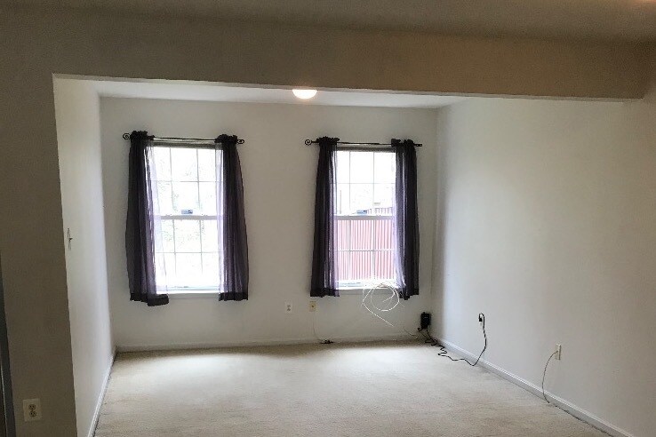 Building Photo - 205 Tilden Way