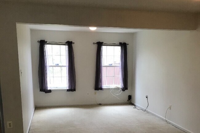 Building Photo - 205 Tilden Way