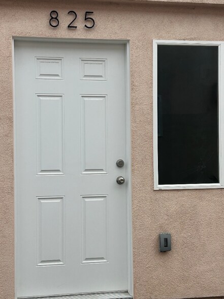 Building Photo - 825 W Colden Ave