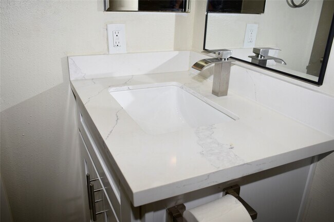 Building Photo - 2511 Maple Tree Ct