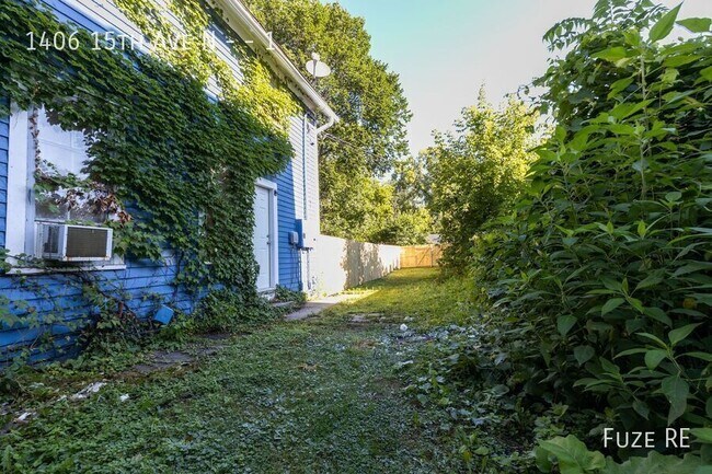 Building Photo - 1406 N 15th Ave