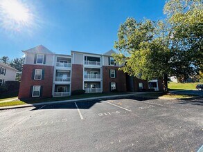 Building Photo - 211 S Knollwood Dr