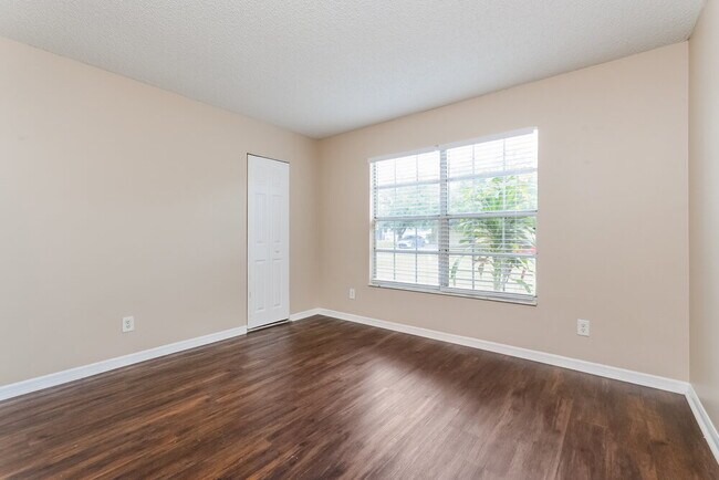 Building Photo - 718 Del Prado Dr