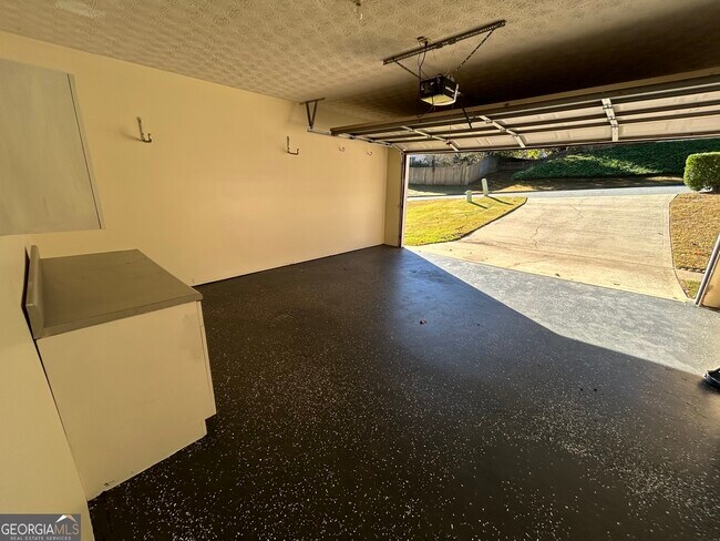 Building Photo - 4800 Streamside Dr