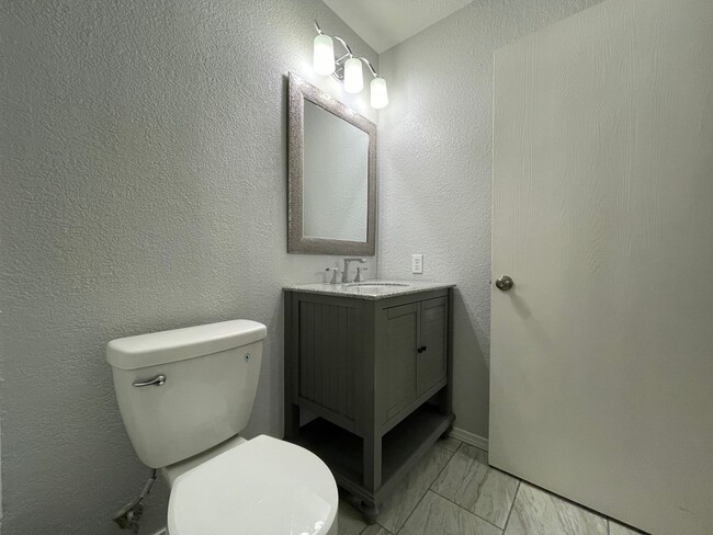 Building Photo - Single Family Home For Rent