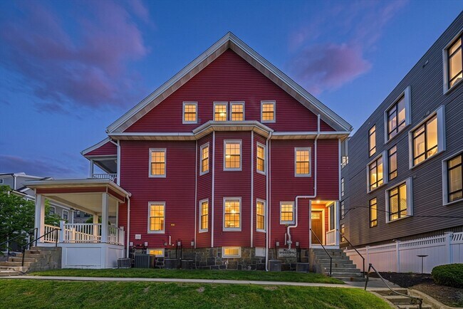 Building Photo - 12-14-14 Everett St