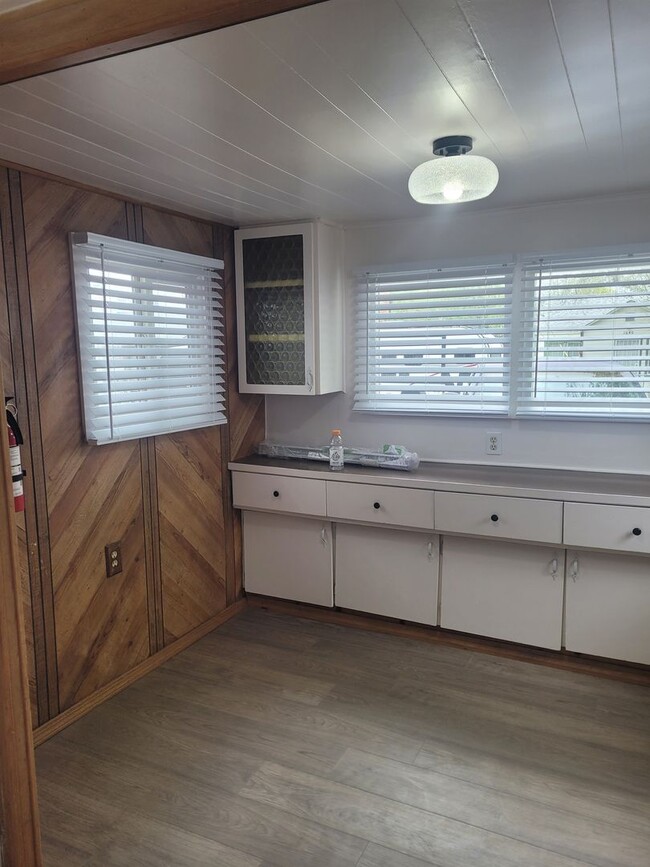 Building Photo - one bedroom with office
