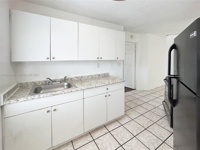 Building Photo - 3049 NW 9th Ave