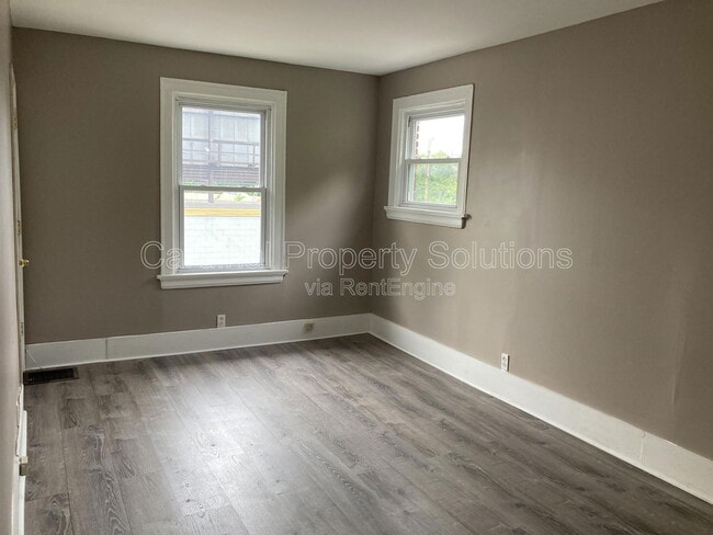 Building Photo - 3838 Llewellyn Ave