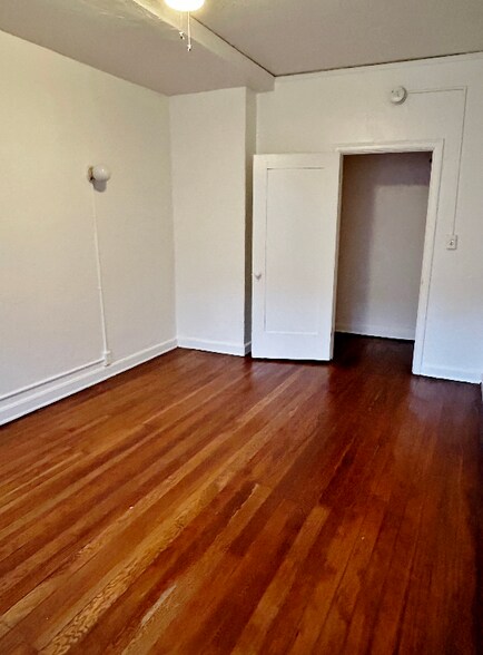 Building Photo - 1523 N McCadden Pl