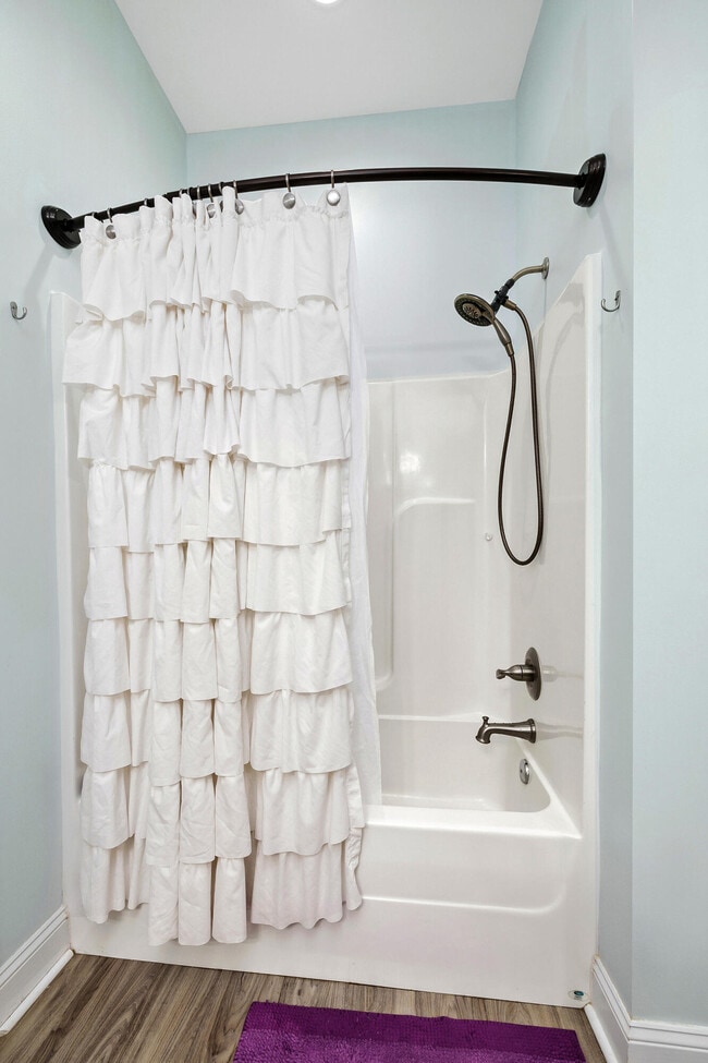 Building Photo - 930 Loring Mill Rd