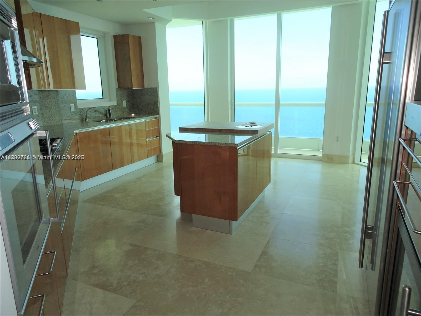 Building Photo - 16047 Collins Ave