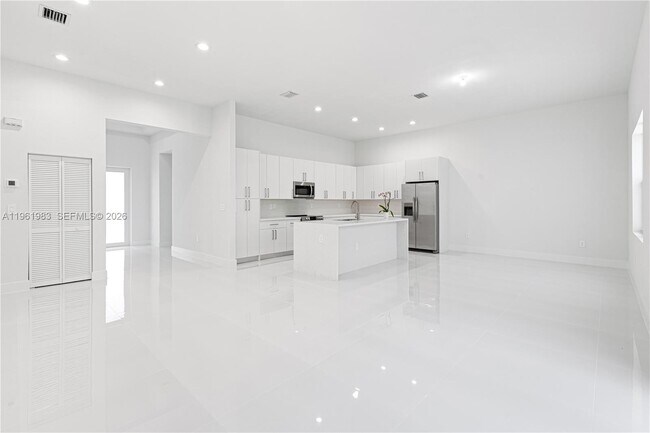 Building Photo - 21326 Old Cutler Rd