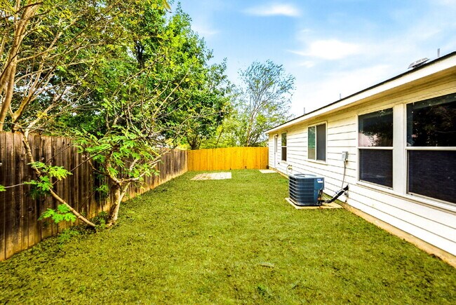 Building Photo - Charming 4-Bedroom Sanctuary - Spacious Living Awaits