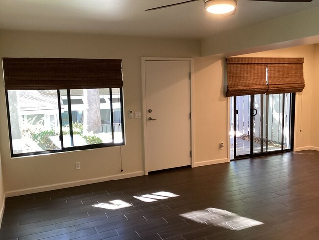 Building Photo - Updated Knollwood Meadows Two Story Condo ...