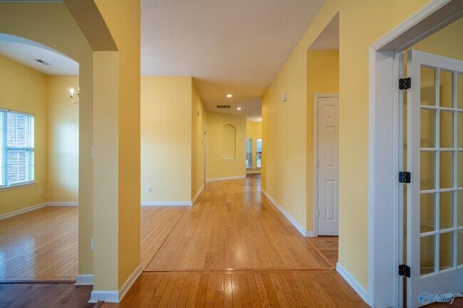 Building Photo - 216 Horseshoe Bend N