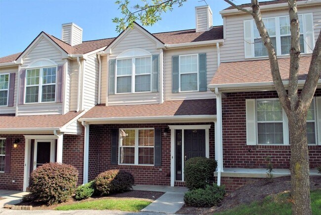 Building Photo - 2 Bedroom 2 Bath Townhouse
