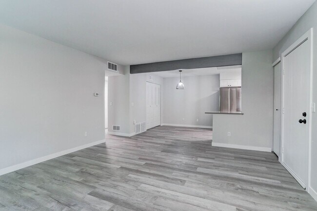 Building Photo - 3315 S Ammons St